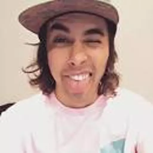 Vic Fuentes (Pierce The Veil)