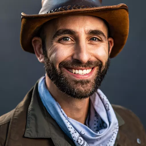 Coyote Peterson ( Brave Wilderness )